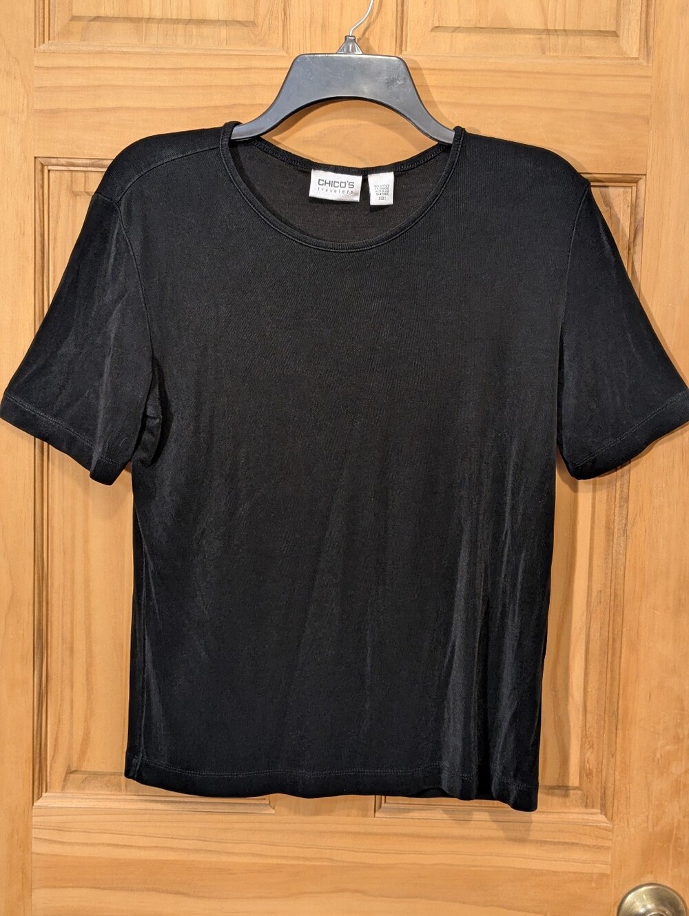 Chicos Travelers SS Top Shirt Black Sz 1 Med/8 Slinky Stretchy Minimalist Chic